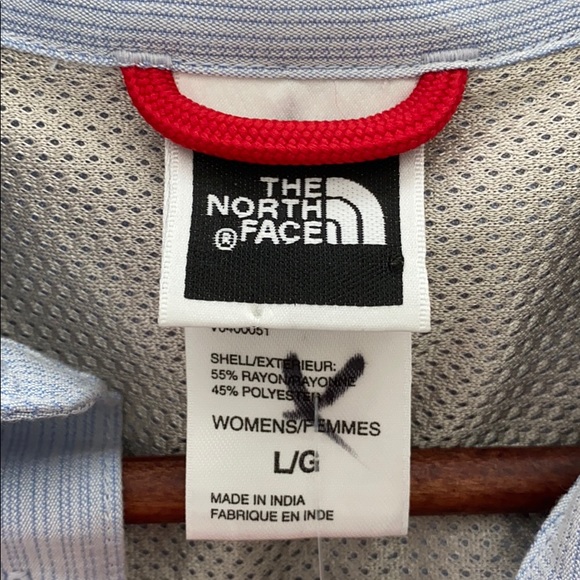 North Face Short Sleeve Button Up - Picture 2 of 3